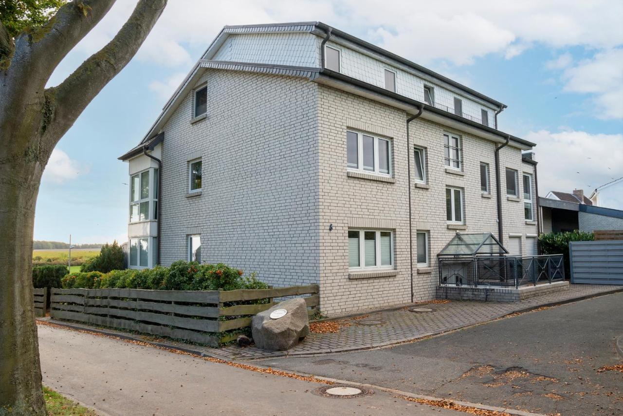 Strandhaus Am Yachthafen 5 *